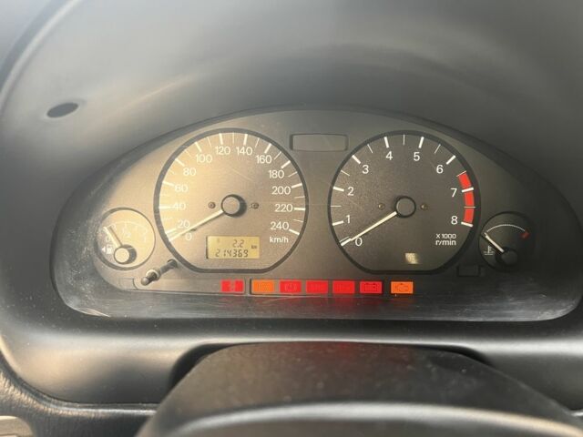 Зеленый Мицубиси Харизма, объемом двигателя 1.6 л и пробегом 211 тыс. км за 3200 $, фото 2 на Automoto.ua