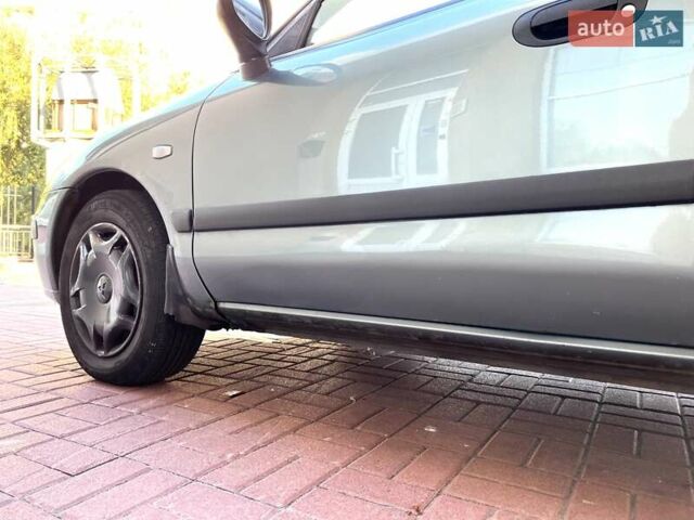 Зеленый Мицубиси Харизма, объемом двигателя 1.6 л и пробегом 193 тыс. км за 3456 $, фото 2 на Automoto.ua