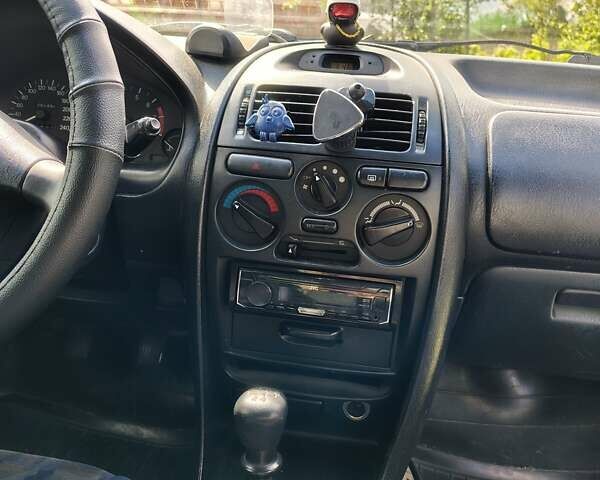 Зеленый Мицубиси Харизма, объемом двигателя 1.6 л и пробегом 399 тыс. км за 2300 $, фото 9 на Automoto.ua