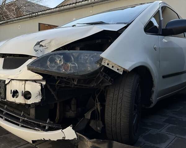 Белый Мицубиси Кольт, объемом двигателя 1.33 л и пробегом 305 тыс. км за 2500 $, фото 2 на Automoto.ua