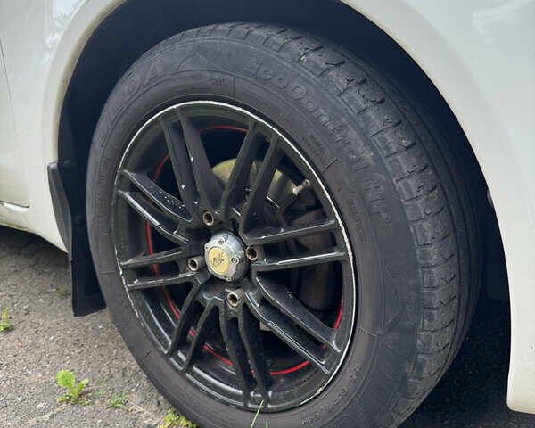 Білий Міцубісі Кольт, об'ємом двигуна 1.3 л та пробігом 168 тис. км за 3900 $, фото 9 на Automoto.ua