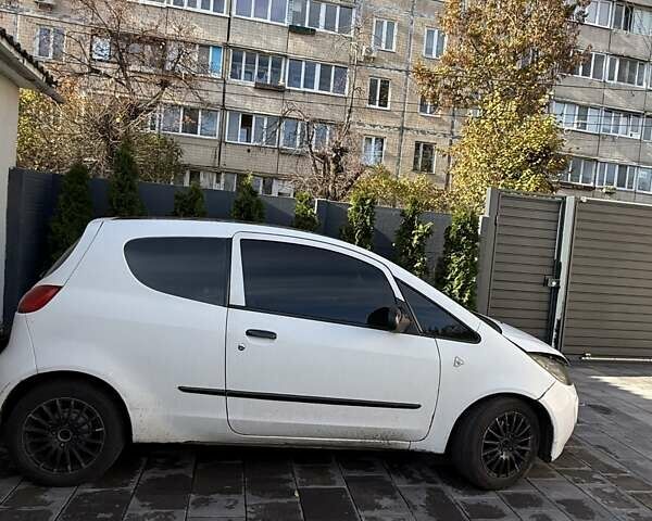 Белый Мицубиси Кольт, объемом двигателя 1.33 л и пробегом 305 тыс. км за 2500 $, фото 1 на Automoto.ua