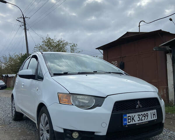 Білий Міцубісі Кольт, об'ємом двигуна 1.12 л та пробігом 205 тис. км за 4000 $, фото 2 на Automoto.ua