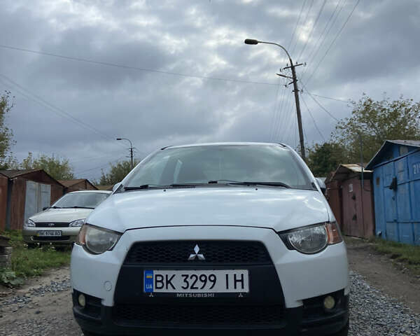 Білий Міцубісі Кольт, об'ємом двигуна 1.12 л та пробігом 205 тис. км за 4000 $, фото 1 на Automoto.ua