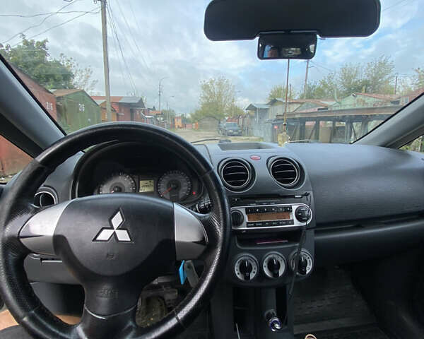 Білий Міцубісі Кольт, об'ємом двигуна 1.12 л та пробігом 205 тис. км за 4000 $, фото 9 на Automoto.ua