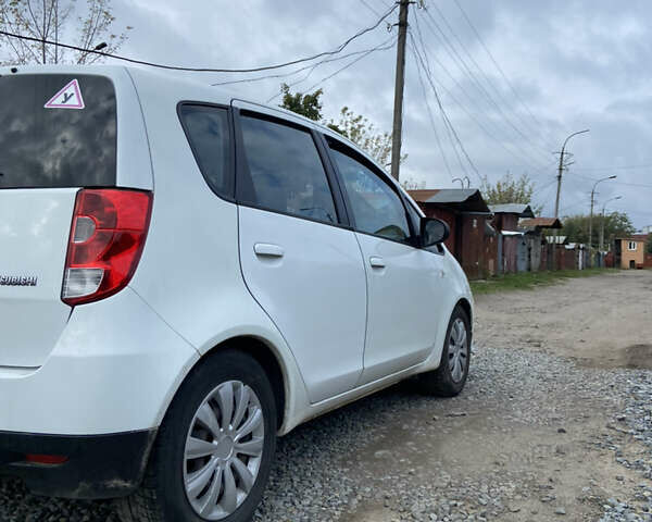 Белый Мицубиси Кольт, объемом двигателя 1.12 л и пробегом 205 тыс. км за 3500 $, фото 3 на Automoto.ua