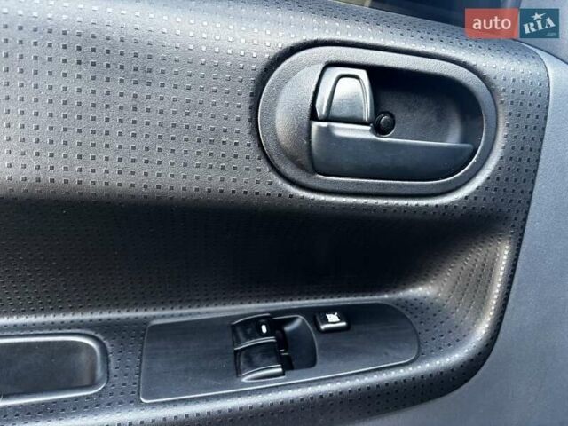 Белый Мицубиси Кольт, объемом двигателя 1.33 л и пробегом 80 тыс. км за 4300 $, фото 7 на Automoto.ua