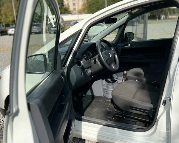 Белый Мицубиси Кольт, объемом двигателя 1.3 л и пробегом 125 тыс. км за 6300 $, фото 11 на Automoto.ua