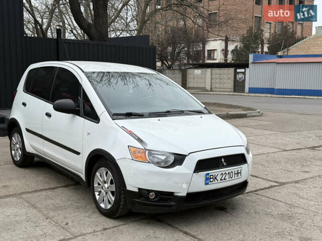 Белый Мицубиси Кольт, объемом двигателя 1.33 л и пробегом 230 тыс. км за 4200 $, фото 24 на Automoto.ua