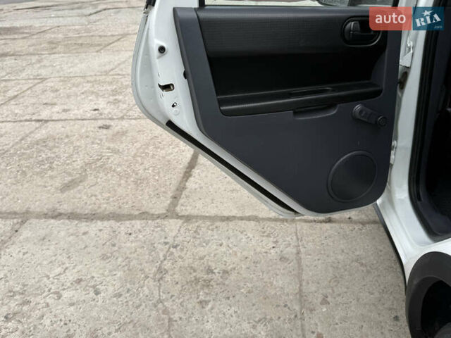 Белый Мицубиси Кольт, объемом двигателя 1.33 л и пробегом 230 тыс. км за 4200 $, фото 9 на Automoto.ua