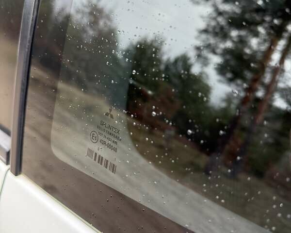 Білий Міцубісі Кольт, об'ємом двигуна 1.12 л та пробігом 203 тис. км за 4900 $, фото 4 на Automoto.ua