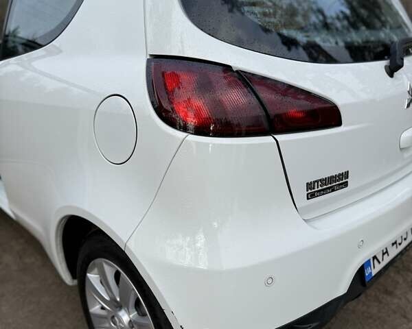 Білий Міцубісі Кольт, об'ємом двигуна 1.12 л та пробігом 203 тис. км за 4900 $, фото 29 на Automoto.ua