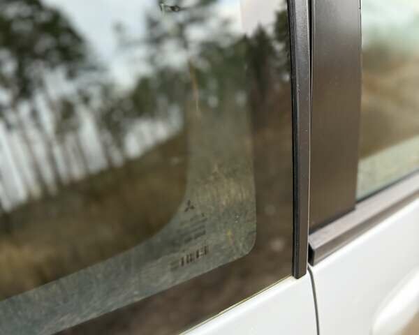 Білий Міцубісі Кольт, об'ємом двигуна 1.12 л та пробігом 203 тис. км за 4900 $, фото 5 на Automoto.ua