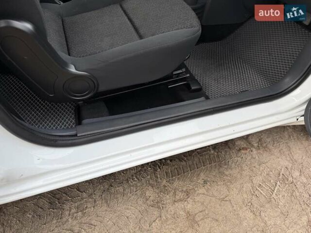 Білий Міцубісі Кольт, об'ємом двигуна 1.12 л та пробігом 203 тис. км за 4900 $, фото 13 на Automoto.ua