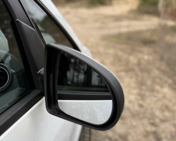 Білий Міцубісі Кольт, об'ємом двигуна 1.12 л та пробігом 203 тис. км за 4900 $, фото 3 на Automoto.ua