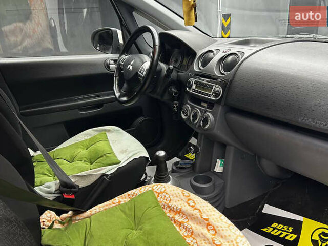 Білий Міцубісі Кольт, об'ємом двигуна 1.33 л та пробігом 138 тис. км за 7200 $, фото 11 на Automoto.ua