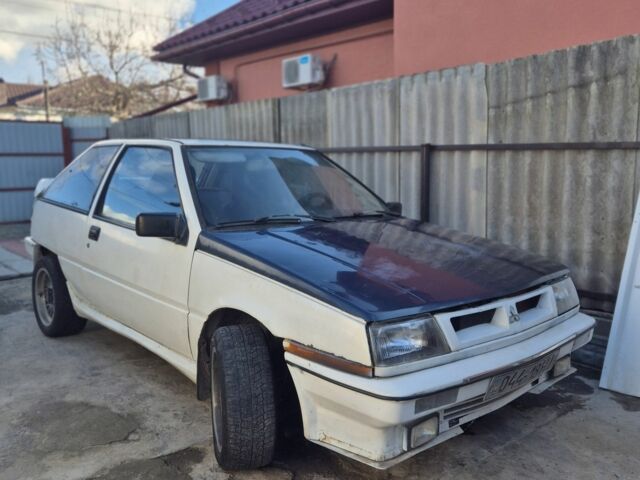 Білий Міцубісі Кольт, об'ємом двигуна 0 л та пробігом 100 тис. км за 800 $, фото 2 на Automoto.ua