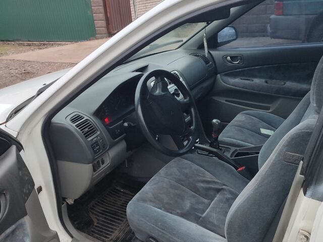 Белый Мицубиси Кольт, объемом двигателя 2 л и пробегом 300 тыс. км за 1500 $, фото 3 на Automoto.ua