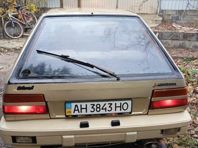 Бежевый Мицубиси Кольт, объемом двигателя 1.8 л и пробегом 100 тыс. км за 406 $, фото 1 на Automoto.ua