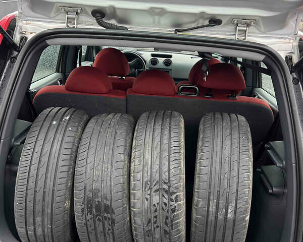 Бежевый Мицубиси Кольт, объемом двигателя 1.3 л и пробегом 189 тыс. км за 3850 $, фото 3 на Automoto.ua