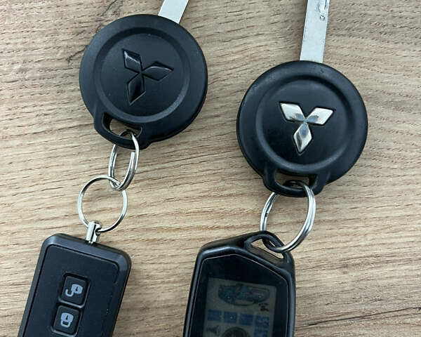 Бежевый Мицубиси Кольт, объемом двигателя 1.3 л и пробегом 189 тыс. км за 3850 $, фото 2 на Automoto.ua