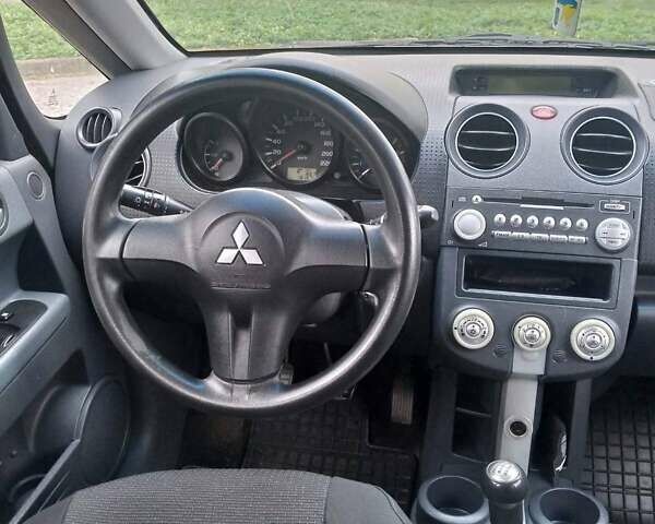 Бежевый Мицубиси Кольт, объемом двигателя 1.33 л и пробегом 280 тыс. км за 3900 $, фото 4 на Automoto.ua