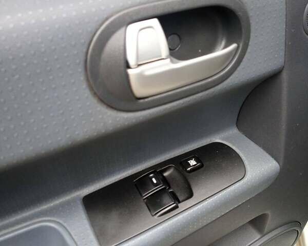 Бежевый Мицубиси Кольт, объемом двигателя 1.33 л и пробегом 280 тыс. км за 3900 $, фото 1 на Automoto.ua