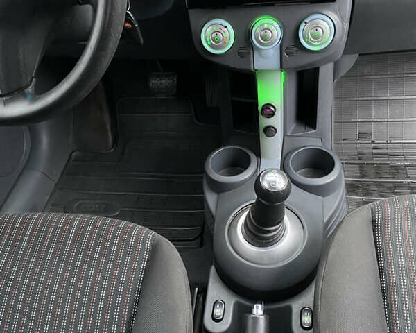 Черный Мицубиси Кольт, объемом двигателя 1.3 л и пробегом 114 тыс. км за 4000 $, фото 18 на Automoto.ua