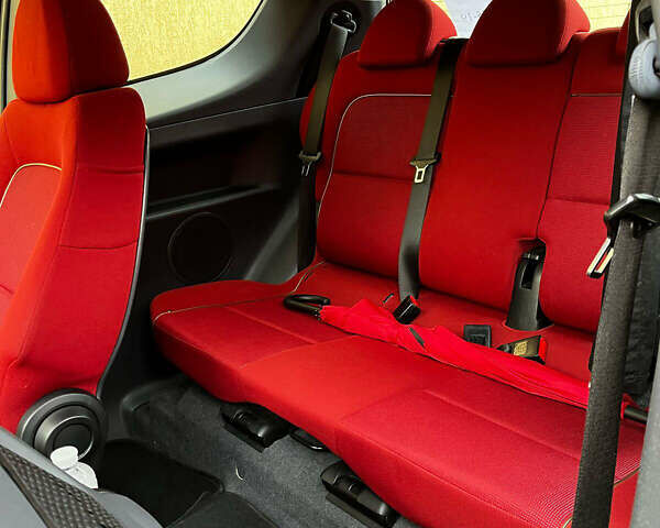 Міцубісі Кольт 2005 у Самборе на Automoto.ua Чорний Міцубісі Кольт, об'ємом двигуна 1.3 л та пробігом 188 тис. км за 3800 $, фото 5 на Automoto.ua