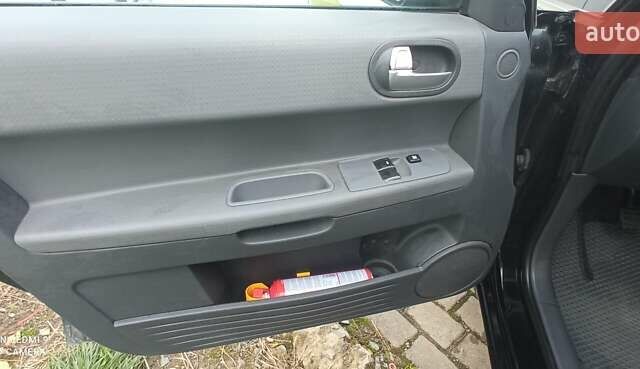 Міцубісі Кольт 2005 у Житомирі на Automoto.ua Чорний Міцубісі Кольт, об'ємом двигуна 1.33 л та пробігом 156 тис. км за 3598 $, фото 43 на Automoto.ua