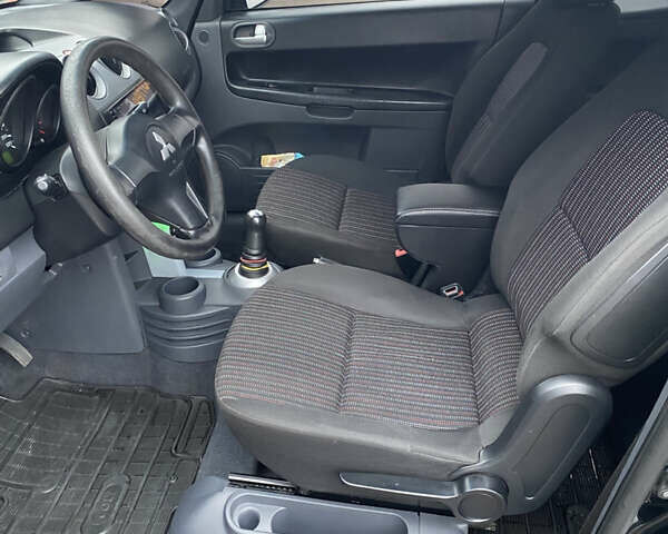 Черный Мицубиси Кольт, объемом двигателя 1.3 л и пробегом 114 тыс. км за 4000 $, фото 8 на Automoto.ua