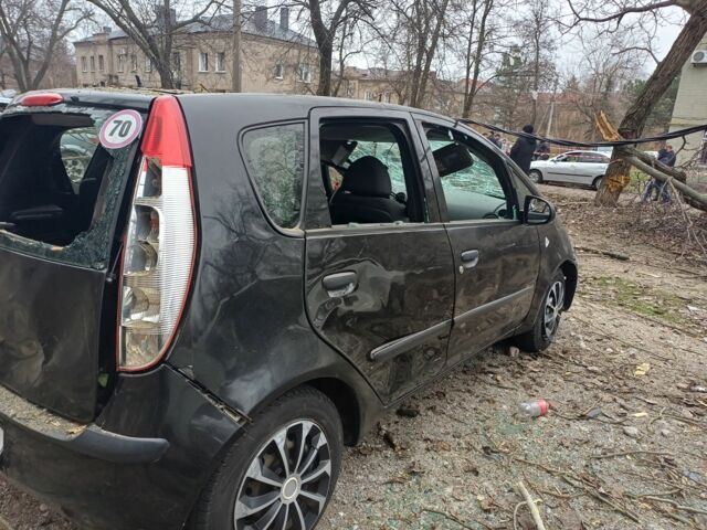 Черный Мицубиси Кольт, объемом двигателя 1.3 л и пробегом 215 тыс. км за 1183 $, фото 3 на Automoto.ua