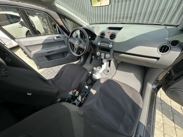 Міцубісі Кольт 2006 у Мукачеве на Automoto.ua Чорний Міцубісі Кольт, об'ємом двигуна 1.3 л та пробігом 255 тис. км за 2000 $, фото 4 на Automoto.ua