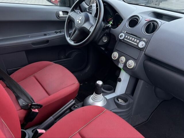 Черный Мицубиси Кольт, объемом двигателя 1.3 л и пробегом 134 тыс. км за 3600 $, фото 6 на Automoto.ua