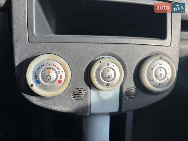 Чорний Міцубісі Кольт, об'ємом двигуна 1.3 л та пробігом 178 тис. км за 3500 $, фото 10 на Automoto.ua