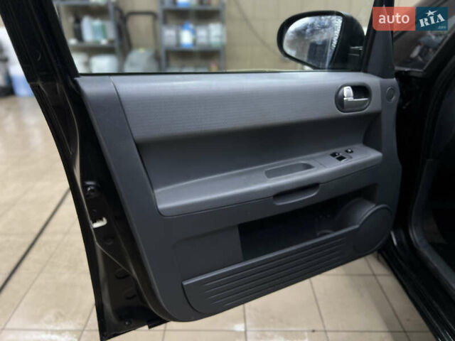 Черный Мицубиси Кольт, объемом двигателя 1.33 л и пробегом 223 тыс. км за 3750 $, фото 8 на Automoto.ua