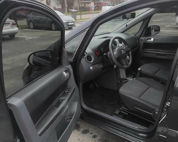 Черный Мицубиси Кольт, объемом двигателя 1.33 л и пробегом 184 тыс. км за 5000 $, фото 7 на Automoto.ua