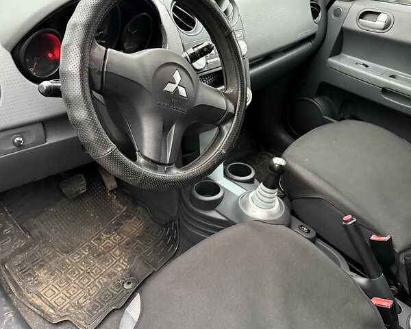 Черный Мицубиси Кольт, объемом двигателя 1.33 л и пробегом 173 тыс. км за 4200 $, фото 6 на Automoto.ua