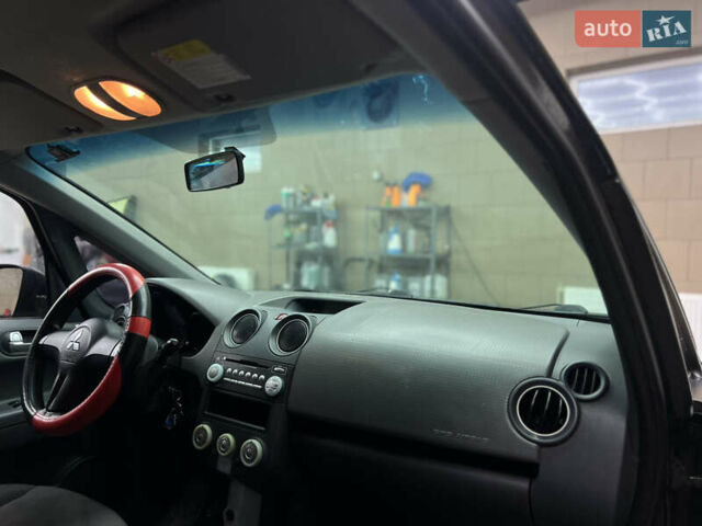 Черный Мицубиси Кольт, объемом двигателя 1.33 л и пробегом 223 тыс. км за 3750 $, фото 6 на Automoto.ua