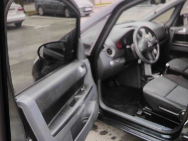 Чорний Міцубісі Кольт, об'ємом двигуна 1.3 л та пробігом 184 тис. км за 5000 $, фото 7 на Automoto.ua