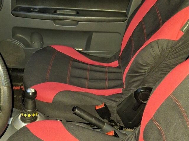 Черный Мицубиси Кольт, объемом двигателя 1.3 л и пробегом 280 тыс. км за 3500 $, фото 4 на Automoto.ua