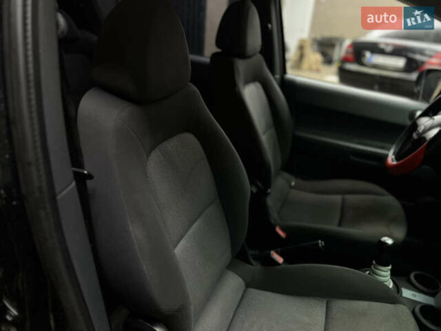 Черный Мицубиси Кольт, объемом двигателя 1.33 л и пробегом 223 тыс. км за 3750 $, фото 5 на Automoto.ua