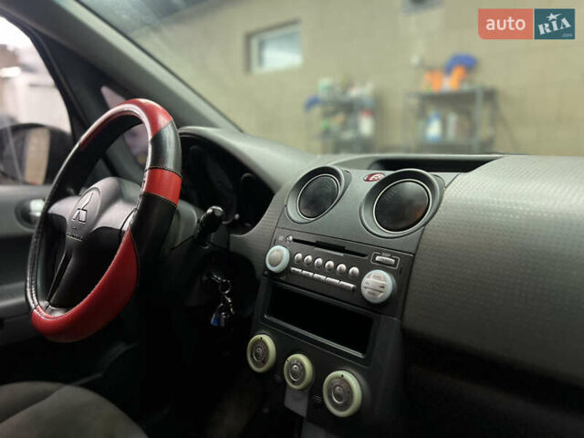 Черный Мицубиси Кольт, объемом двигателя 1.33 л и пробегом 223 тыс. км за 3750 $, фото 4 на Automoto.ua