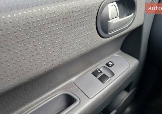 Черный Мицубиси Кольт, объемом двигателя 1.33 л и пробегом 234 тыс. км за 4555 $, фото 10 на Automoto.ua