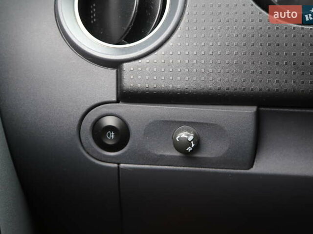 Черный Мицубиси Кольт, объемом двигателя 1.33 л и пробегом 201 тыс. км за 4300 $, фото 20 на Automoto.ua