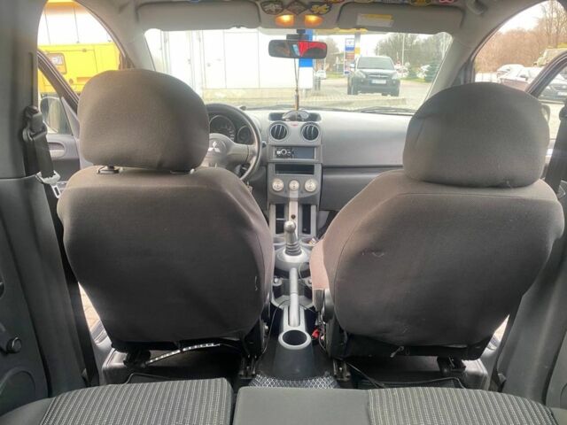 Черный Мицубиси Кольт, объемом двигателя 1.3 л и пробегом 213 тыс. км за 3700 $, фото 6 на Automoto.ua