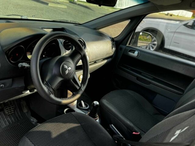 Чорний Міцубісі Кольт, об'ємом двигуна 1.3 л та пробігом 150 тис. км за 4400 $, фото 6 на Automoto.ua