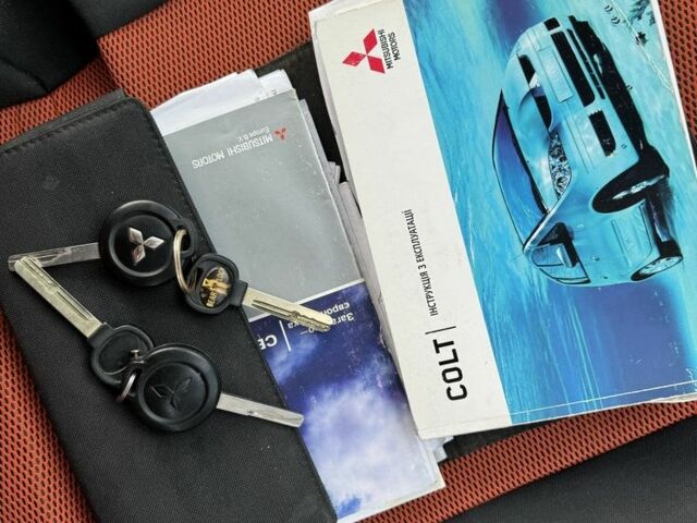 Черный Мицубиси Кольт, объемом двигателя 1.3 л и пробегом 228 тыс. км за 3300 $, фото 7 на Automoto.ua