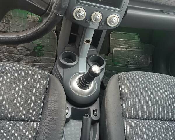 Чорний Міцубісі Кольт, об'ємом двигуна 1.33 л та пробігом 198 тис. км за 3900 $, фото 6 на Automoto.ua