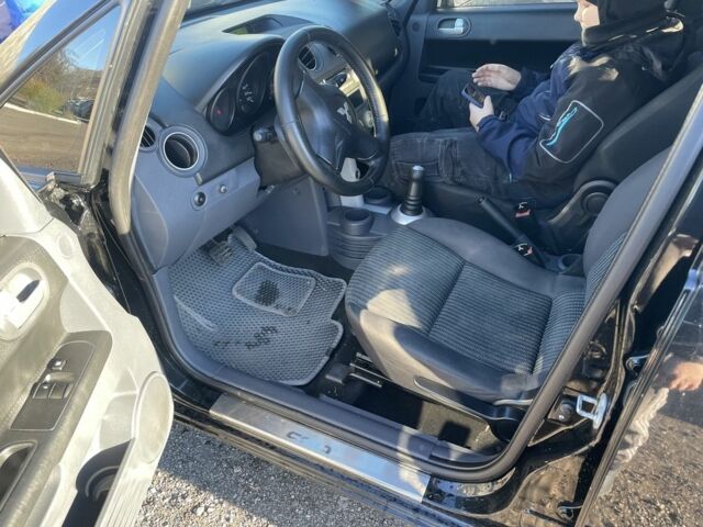 Чорний Міцубісі Кольт, об'ємом двигуна 1.3 л та пробігом 300 тис. км за 3300 $, фото 5 на Automoto.ua